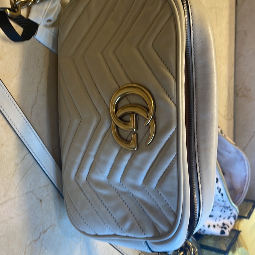 Gucci - Picture 2 of 5